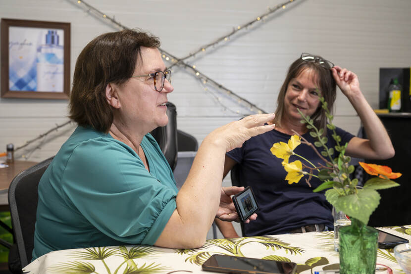 Zsuzsanna en Miriam Cremers van het Leger des Heils