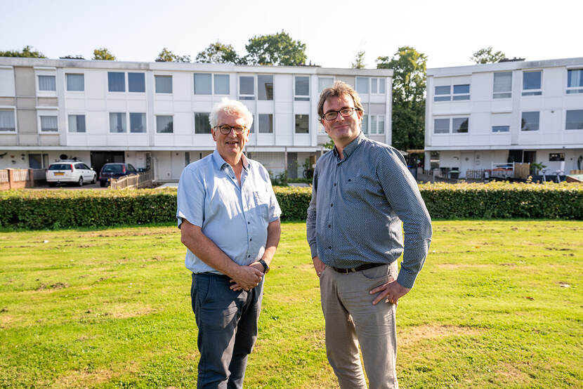 Harry van Dijck (adviseur Publieke Waarde) en Barry Braeken (directeur-bestuurder bij Weller Wonen).